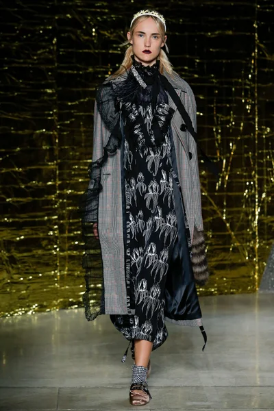 Look 28